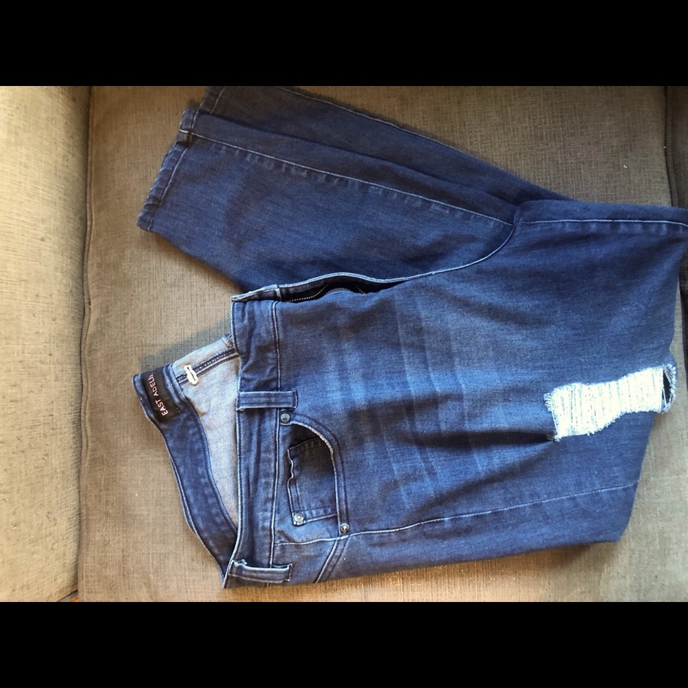 Size 18 women’s distressed skinny jeans .